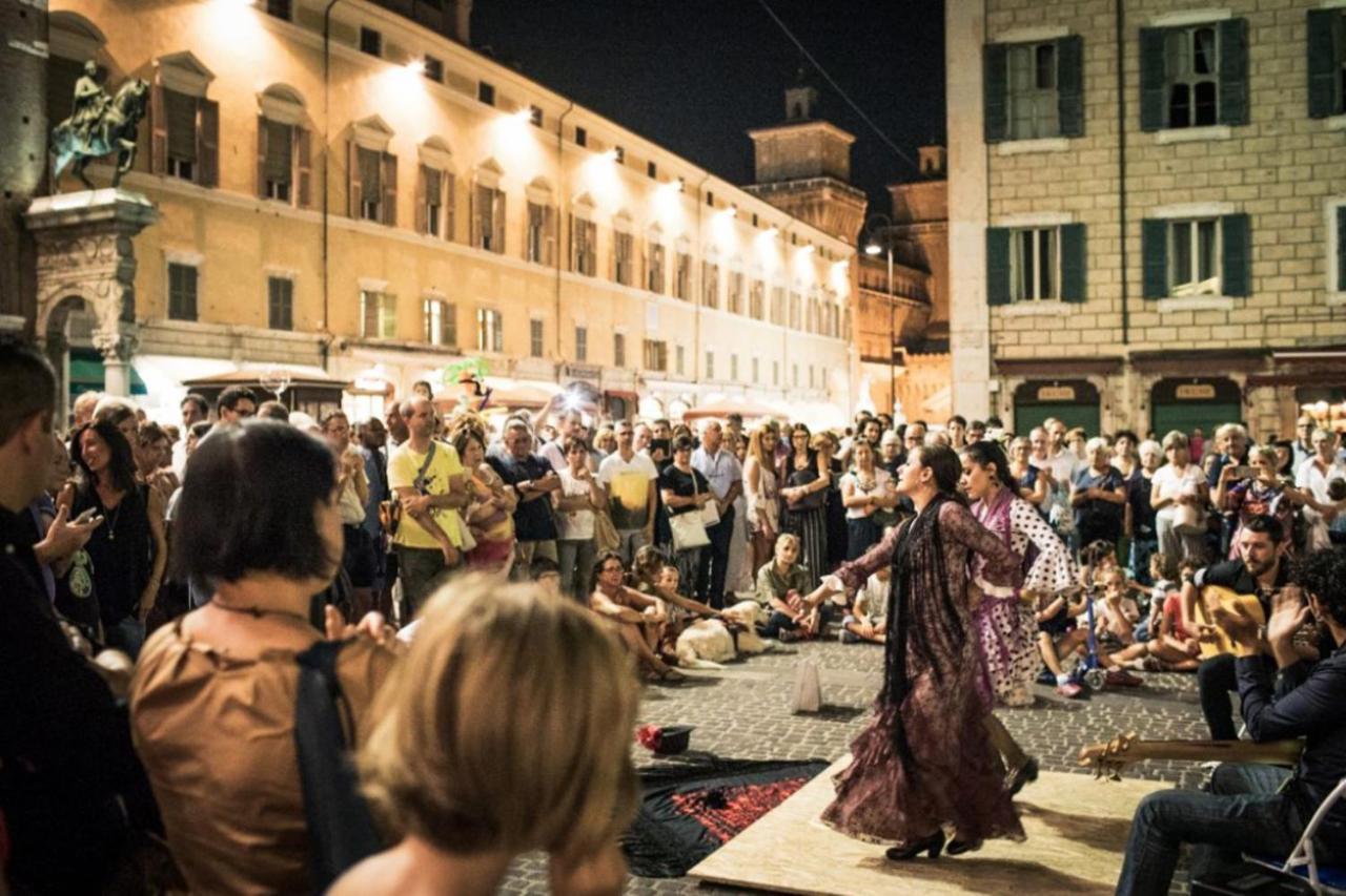 Willa Charming Flat In Centro A Ferrara Con Posto Auto Zewnętrze zdjęcie