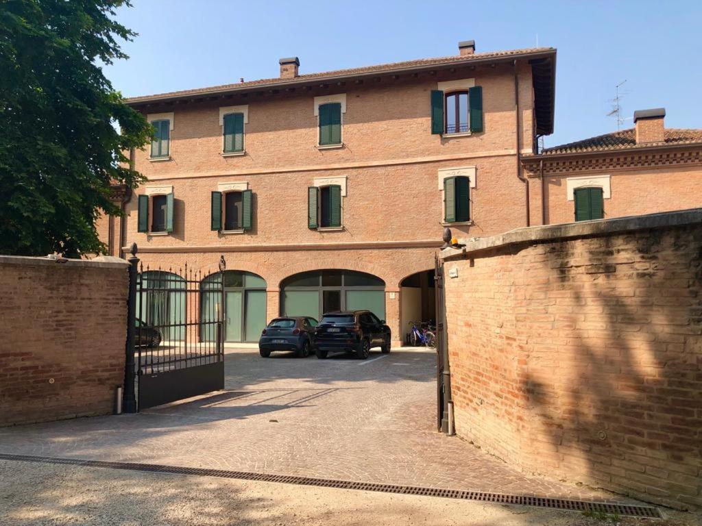 Willa Charming Flat In Centro A Ferrara Con Posto Auto Zewnętrze zdjęcie