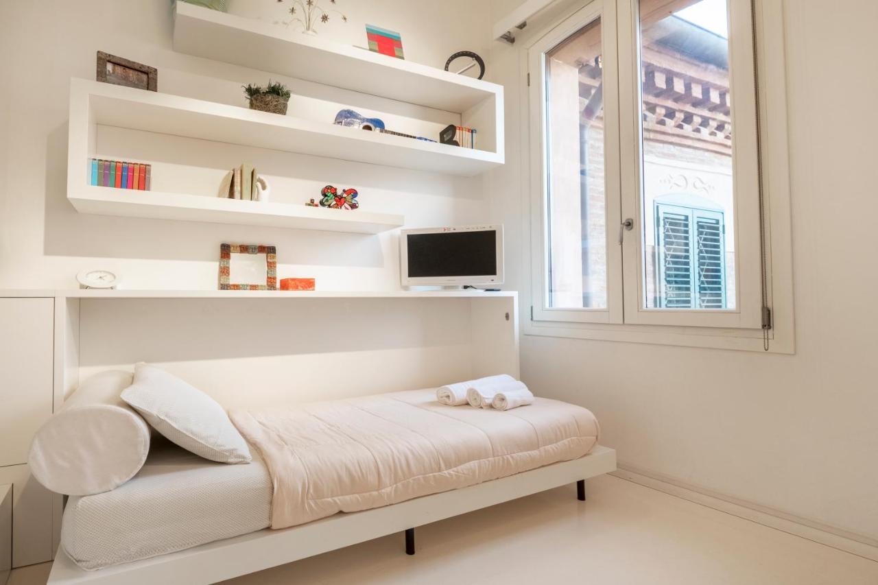 Willa Charming Flat In Centro A Ferrara Con Posto Auto Zewnętrze zdjęcie